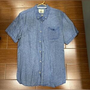 Men's Blue Short-Sleeve Button-Down Shirt - Lightweight Chambray